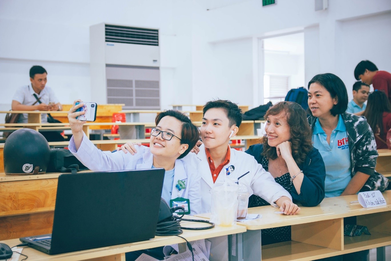 Các y bác sĩ tại ngày Hội